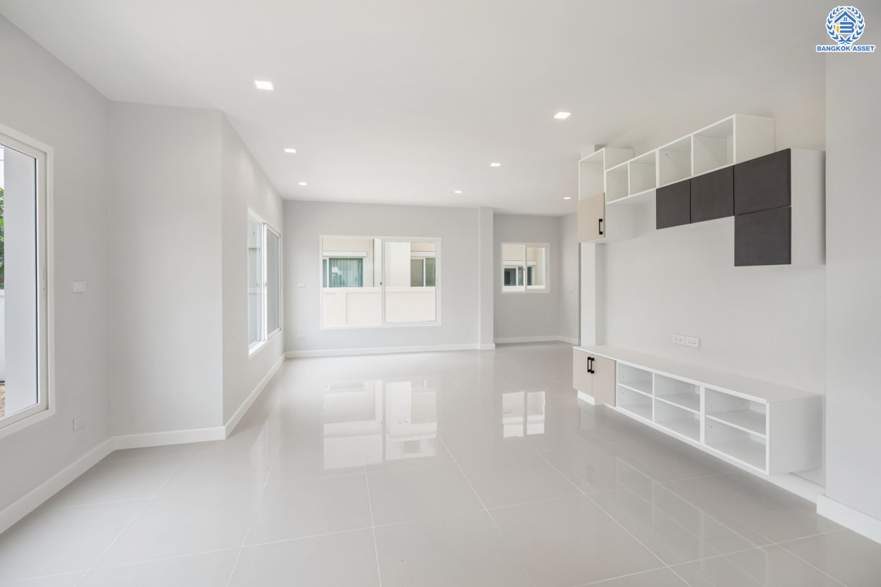 บ้านมือสองตกแต่งใหม่ จากแบรนด์ AP ม.เดอะเซนโทร รัตนาธิเบศร์ หลังมุม เนื้อที่ 60.9 ตร.ว. ฟังก์ชันจัดเต็ม 3 ห้องนอน 3 ห้องน้ำ จอดรถได้ 2 คัน บนทำเลศักยภาพ เชื่อมต่อหลายเส้นทางทั้ง ถ.ราชพฤกษ์, ถ.รัตนาธิเบศร์ และถ.กาญจนาภิเษก และเพียง 5 นาทีถึงรถไฟฟ้า "สถานีบางพลู"